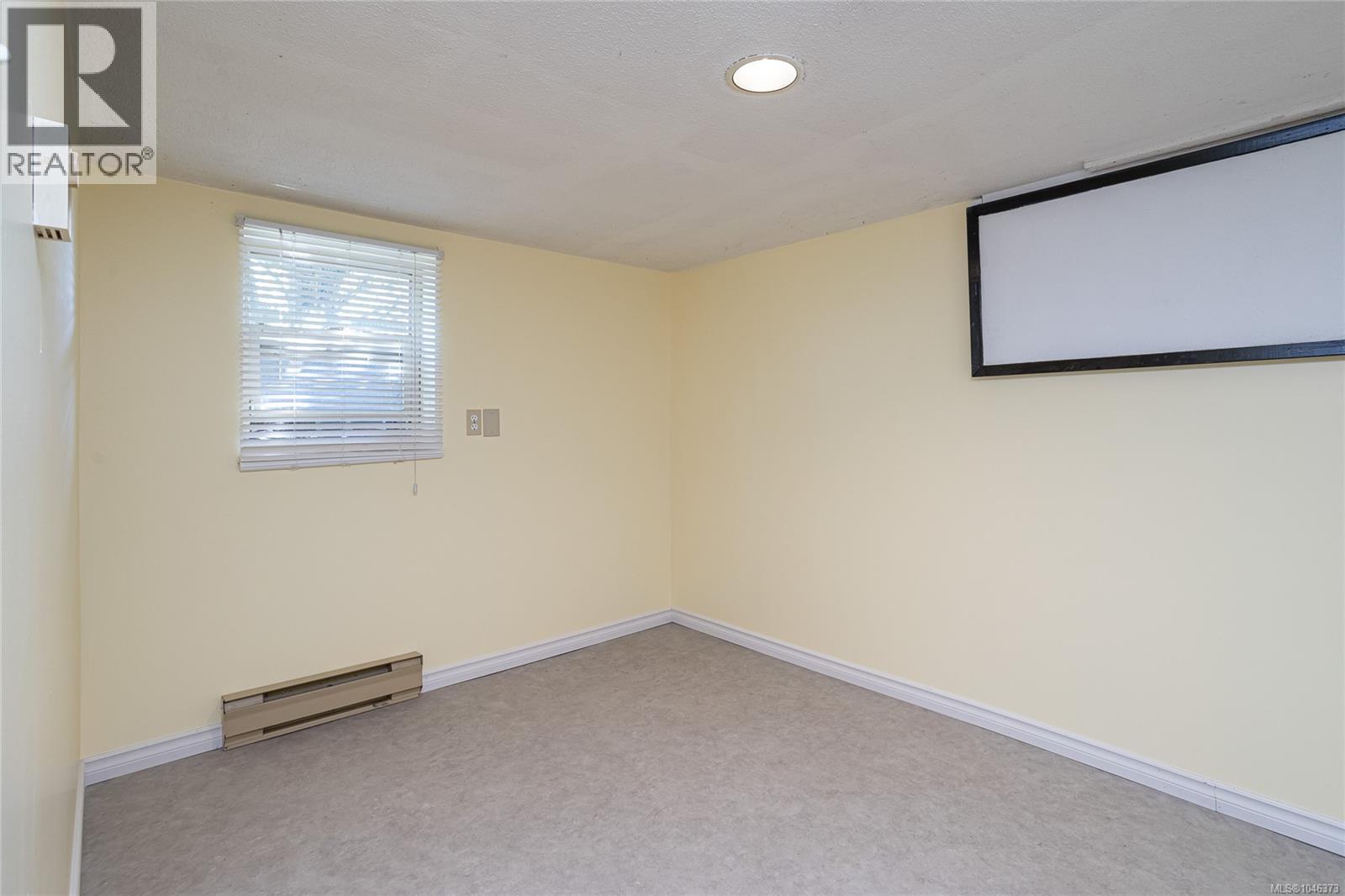1760 A/B Haultain St - 32