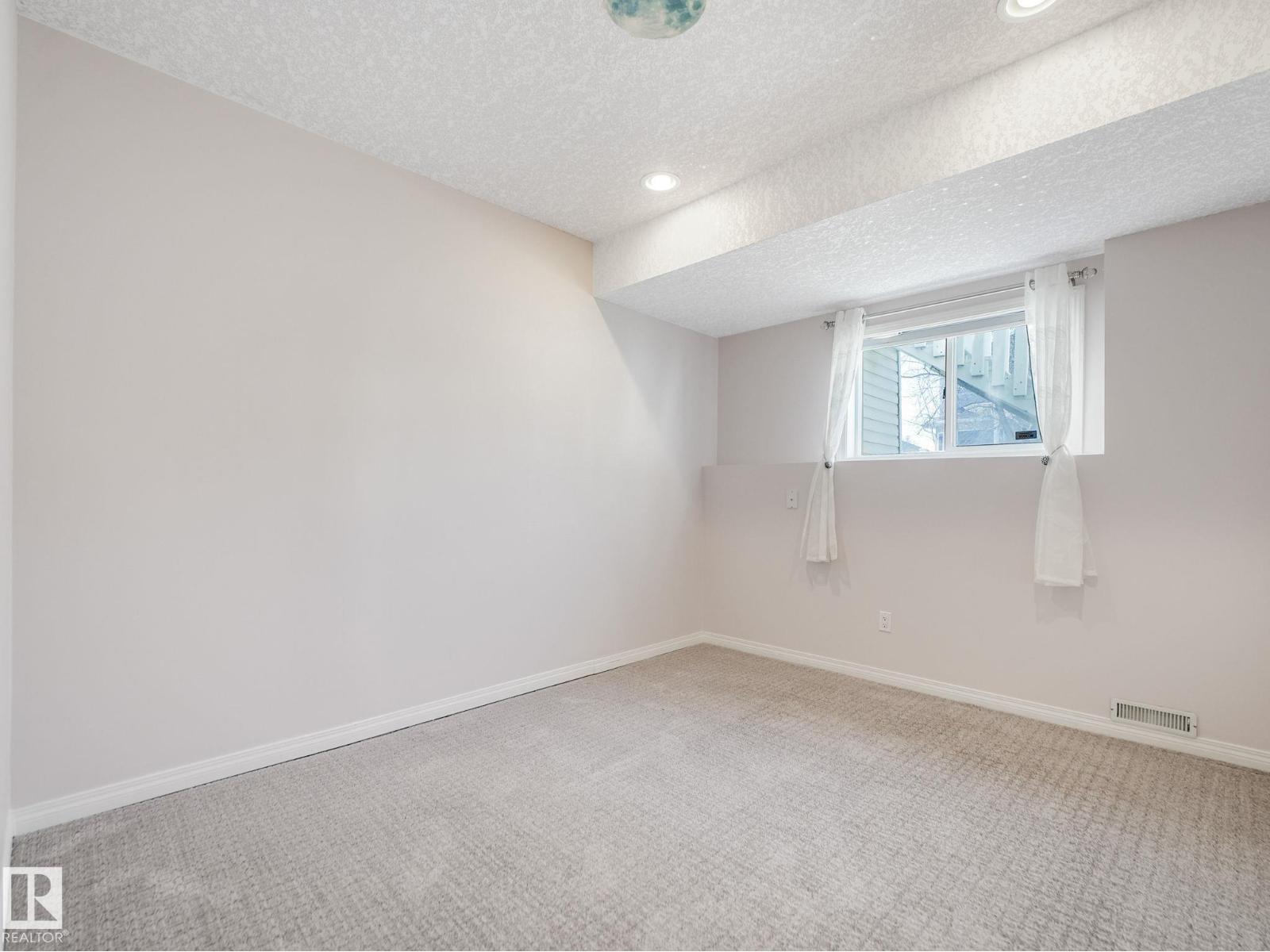 1054 ORMSBY CR NW - 43