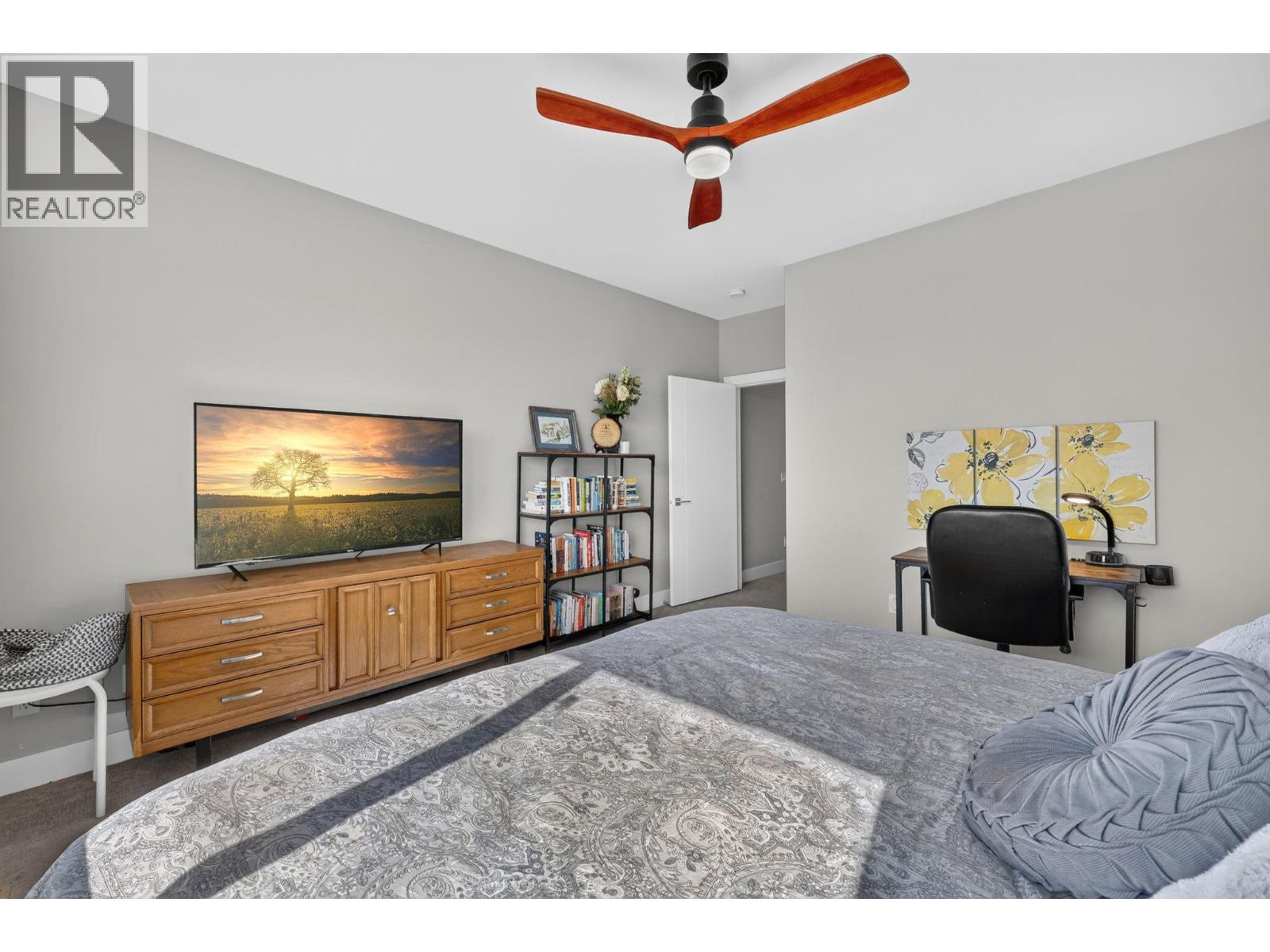 2359 Hawks Boulevard - 29