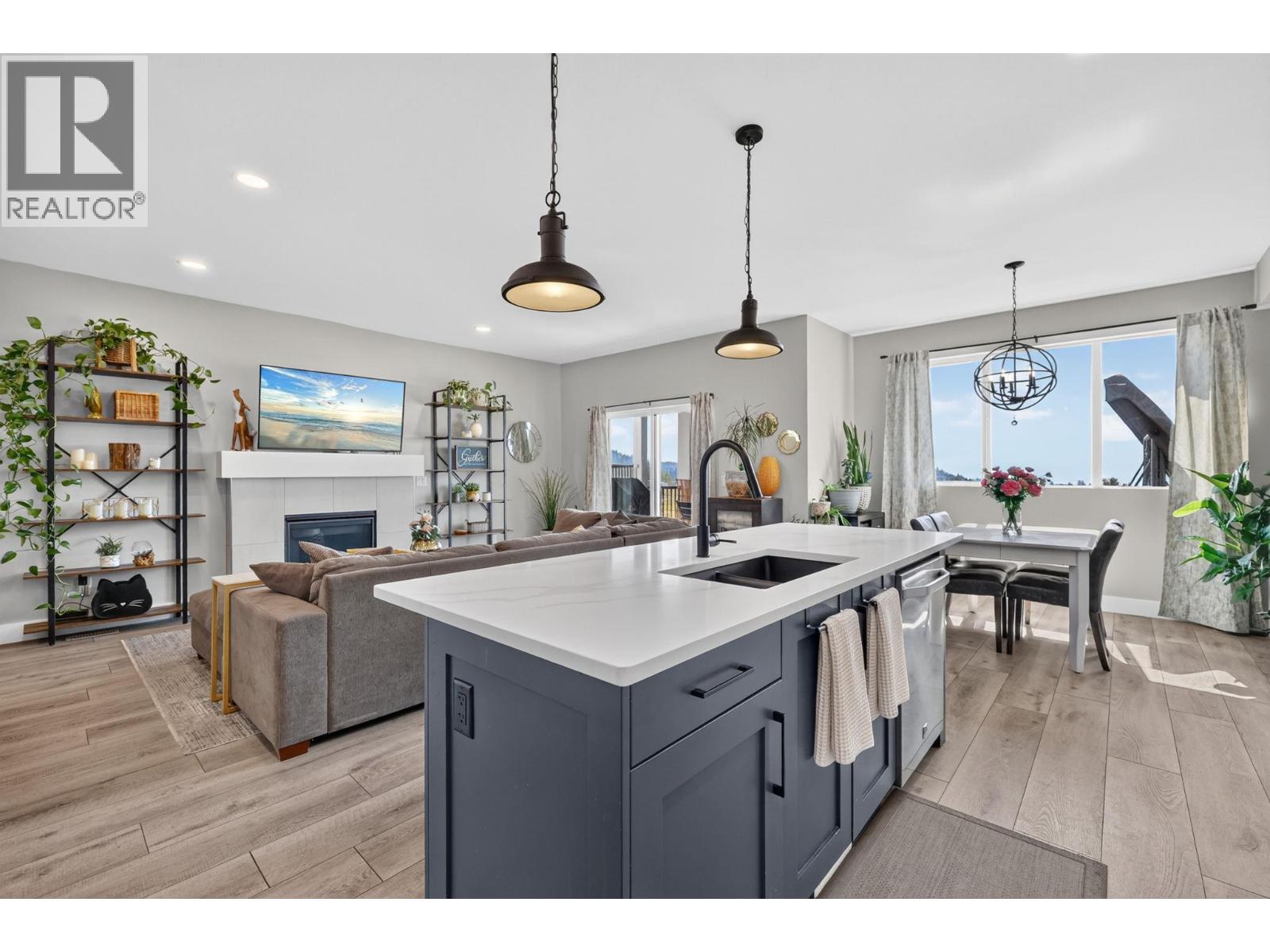  2359 Hawks Boulevard, West Kelowna