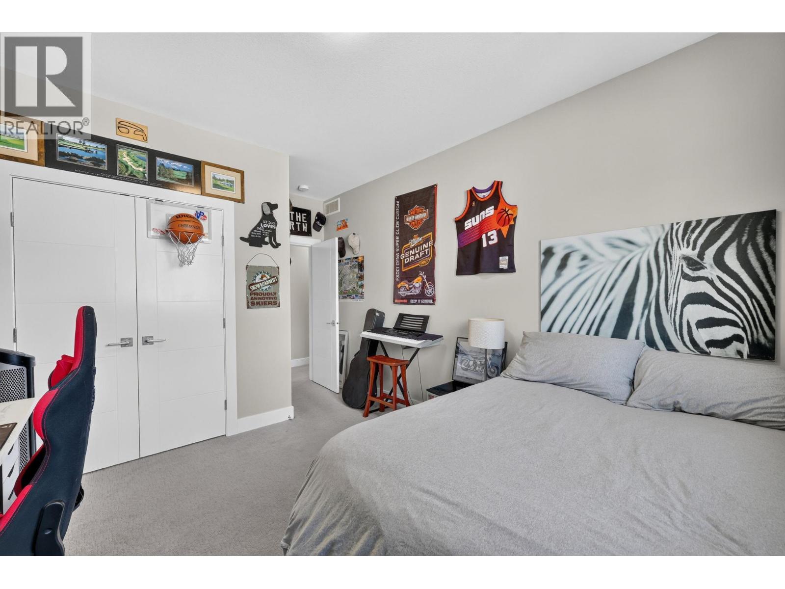 2359 Hawks Boulevard - 39