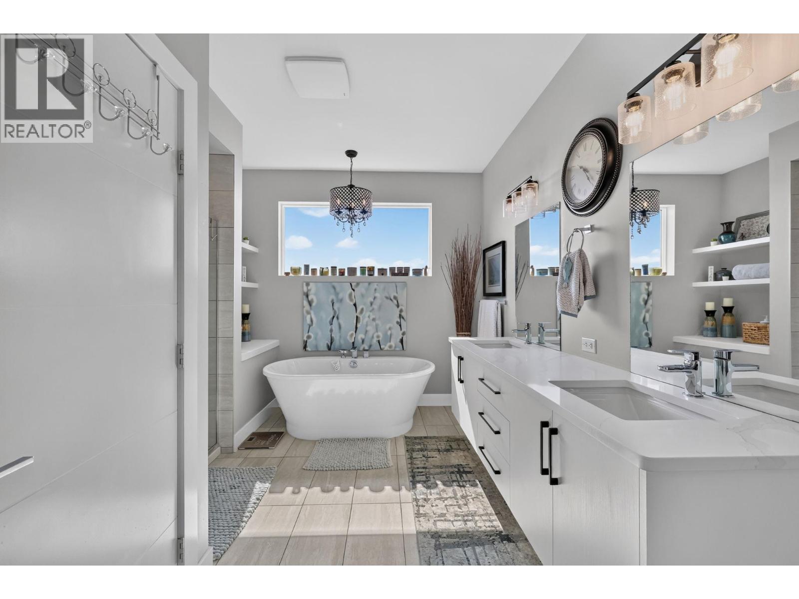  2359 Hawks Boulevard, West Kelowna