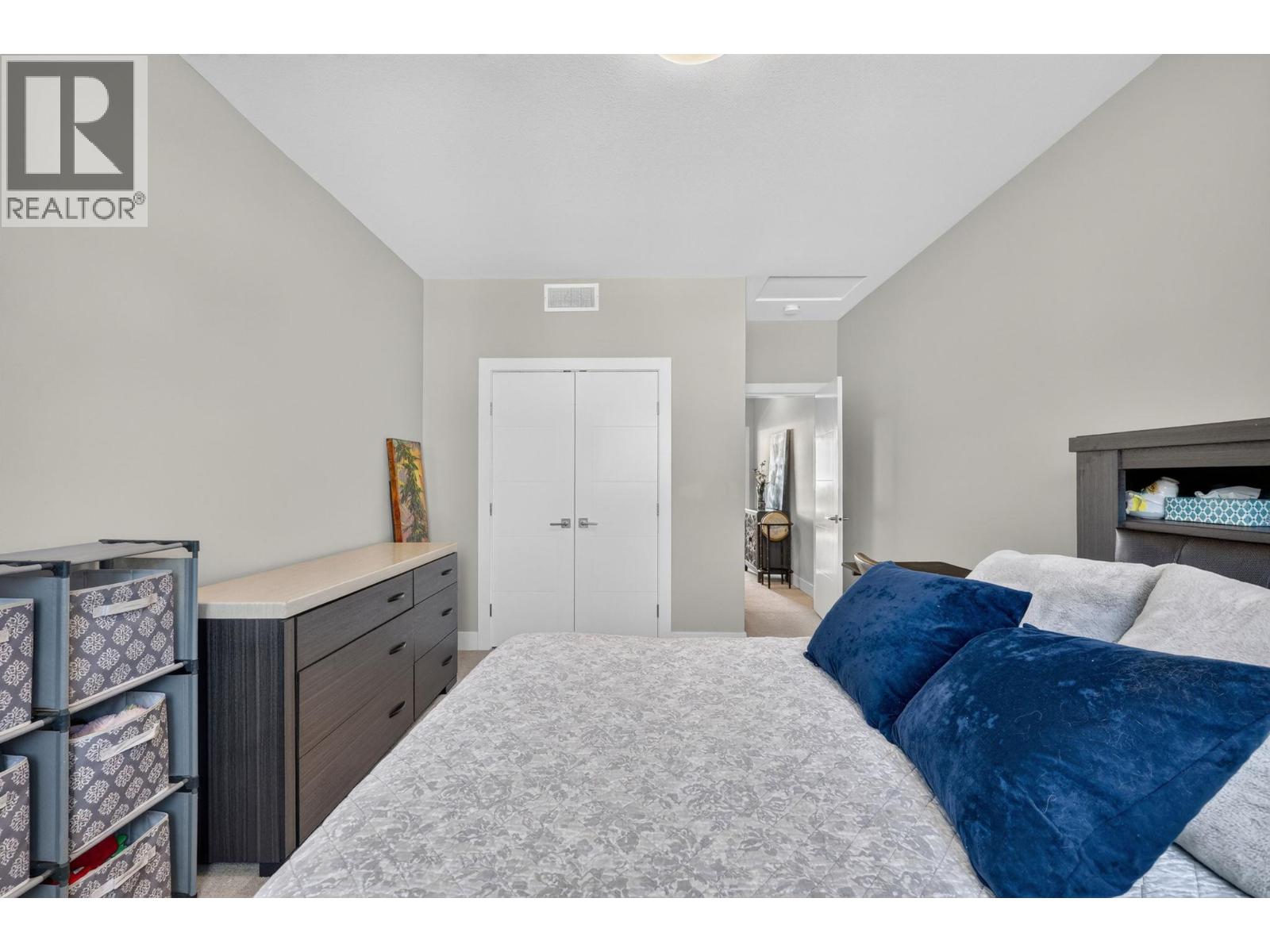 2359 Hawks Boulevard - 37