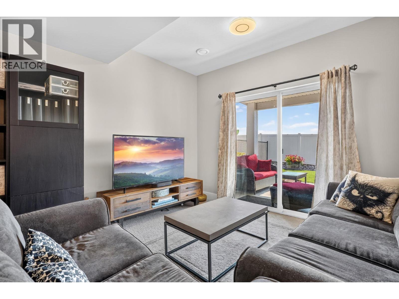  2359 Hawks Boulevard, West Kelowna