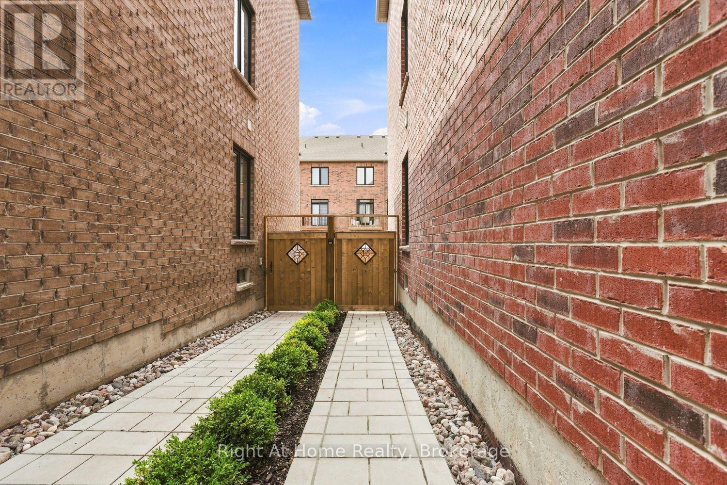 89 ELKINGTON CRESCENT - 45