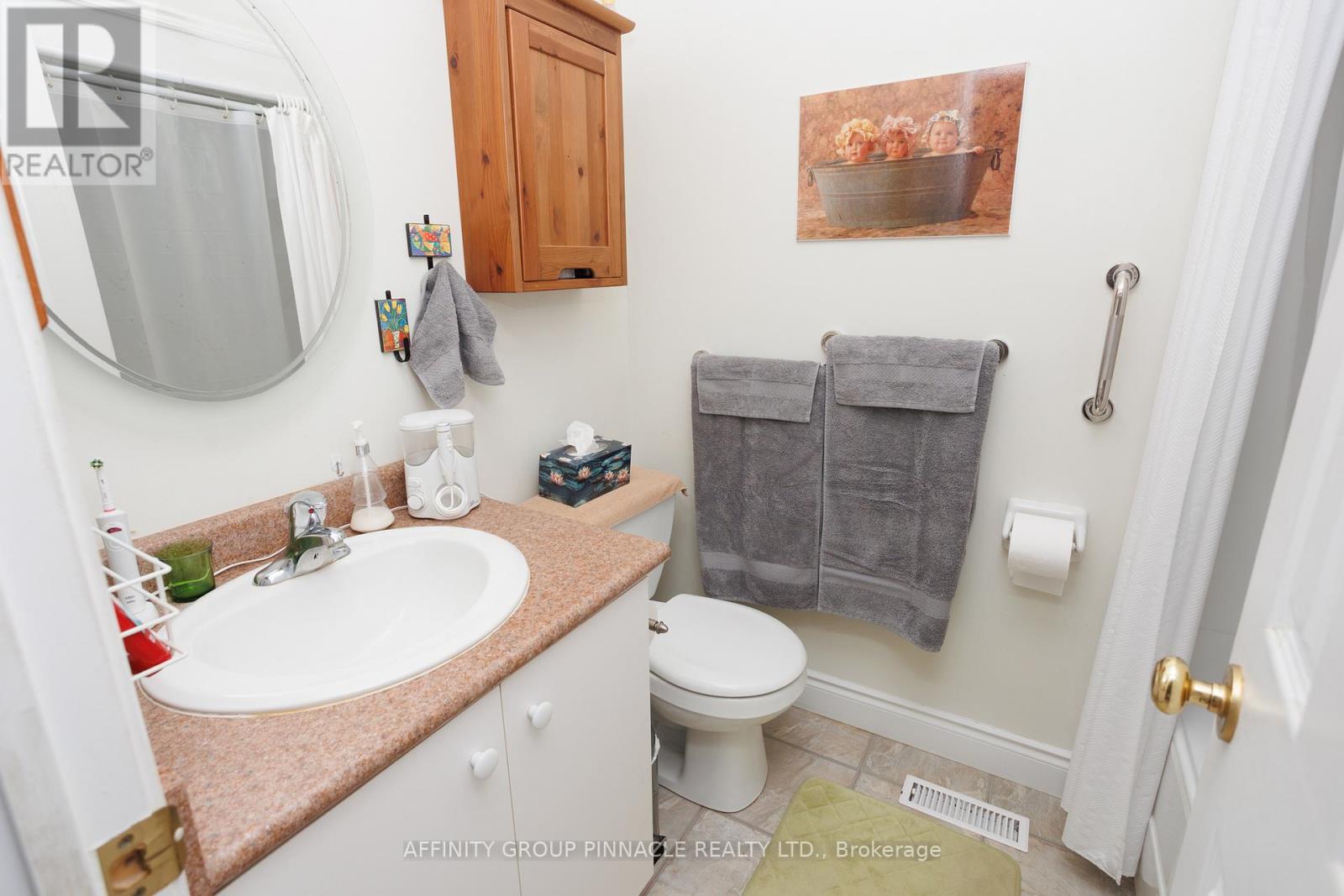476 BAY STREET - 22