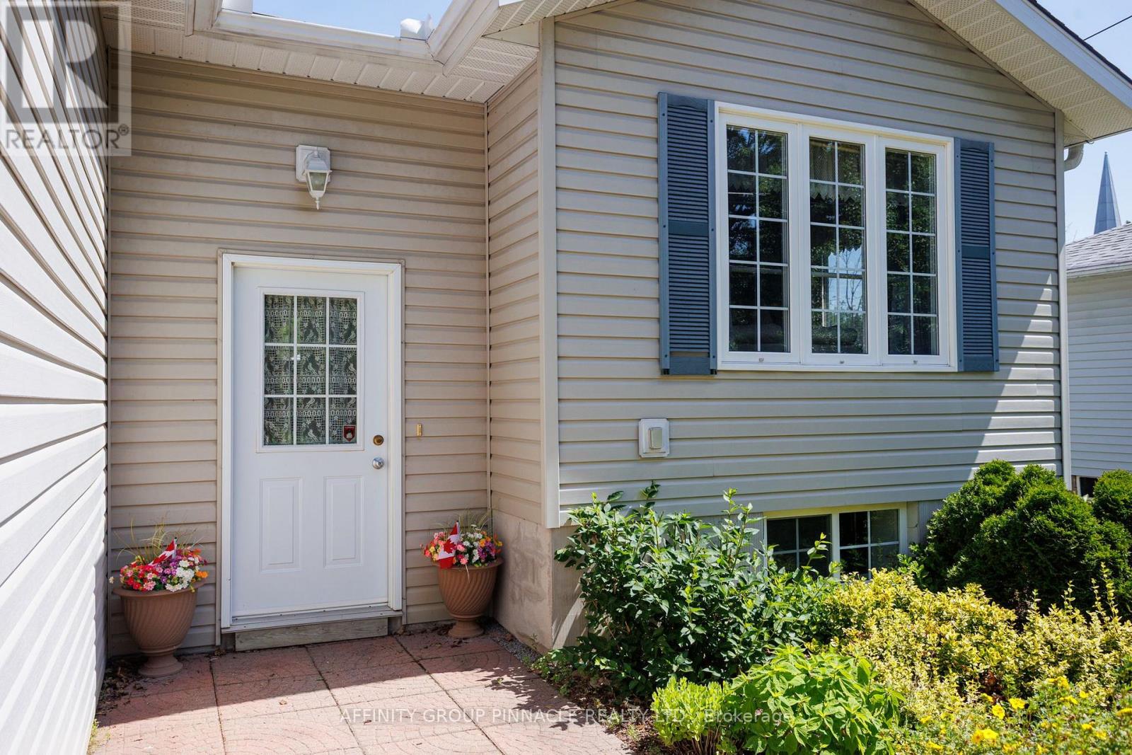 476 BAY STREET - Image 3