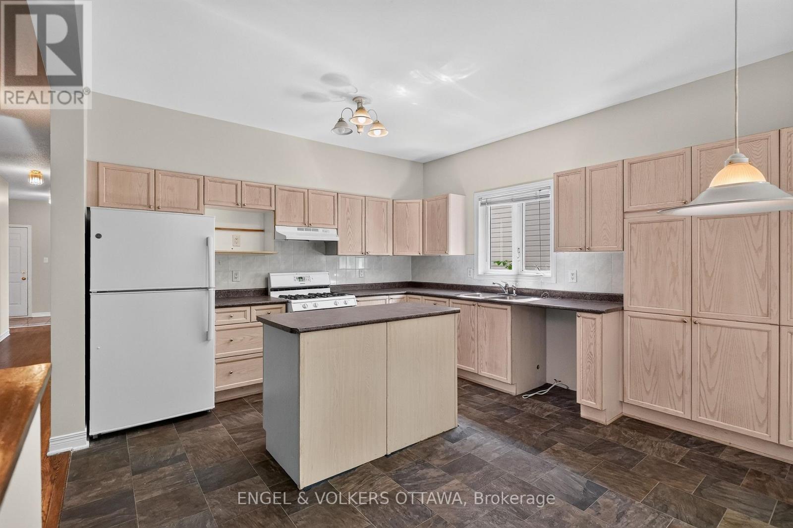 4 Bed, 3 Bath House for Sale in Ottawa – 53 BOREALIS CRESCENT, Ottawa – MLS# X13651278 - Image 16