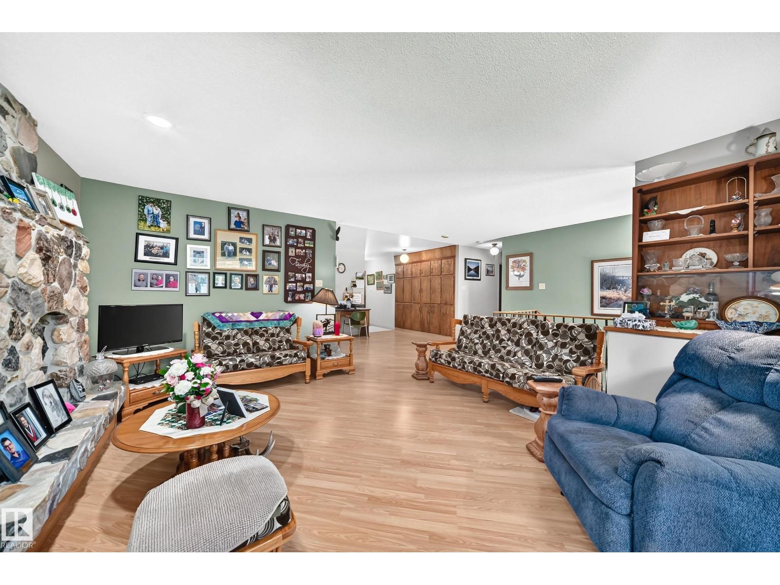 6528 TWP ROAD 492 - 8