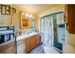 1562 Arrow Lakes Drive, Castlegar, BC V1N3N3 Photo 17