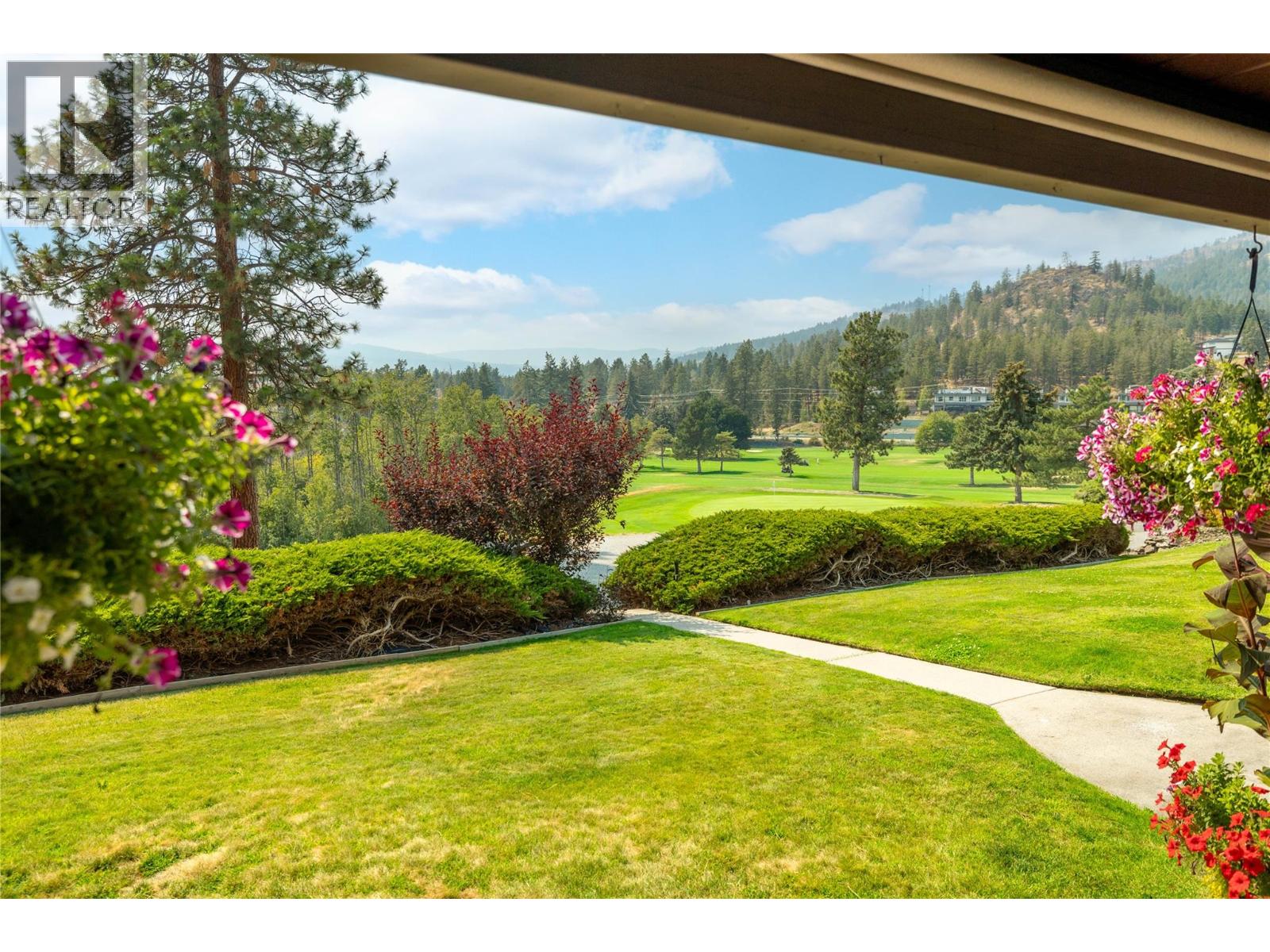  2226 Golf Course Drive, West Kelowna