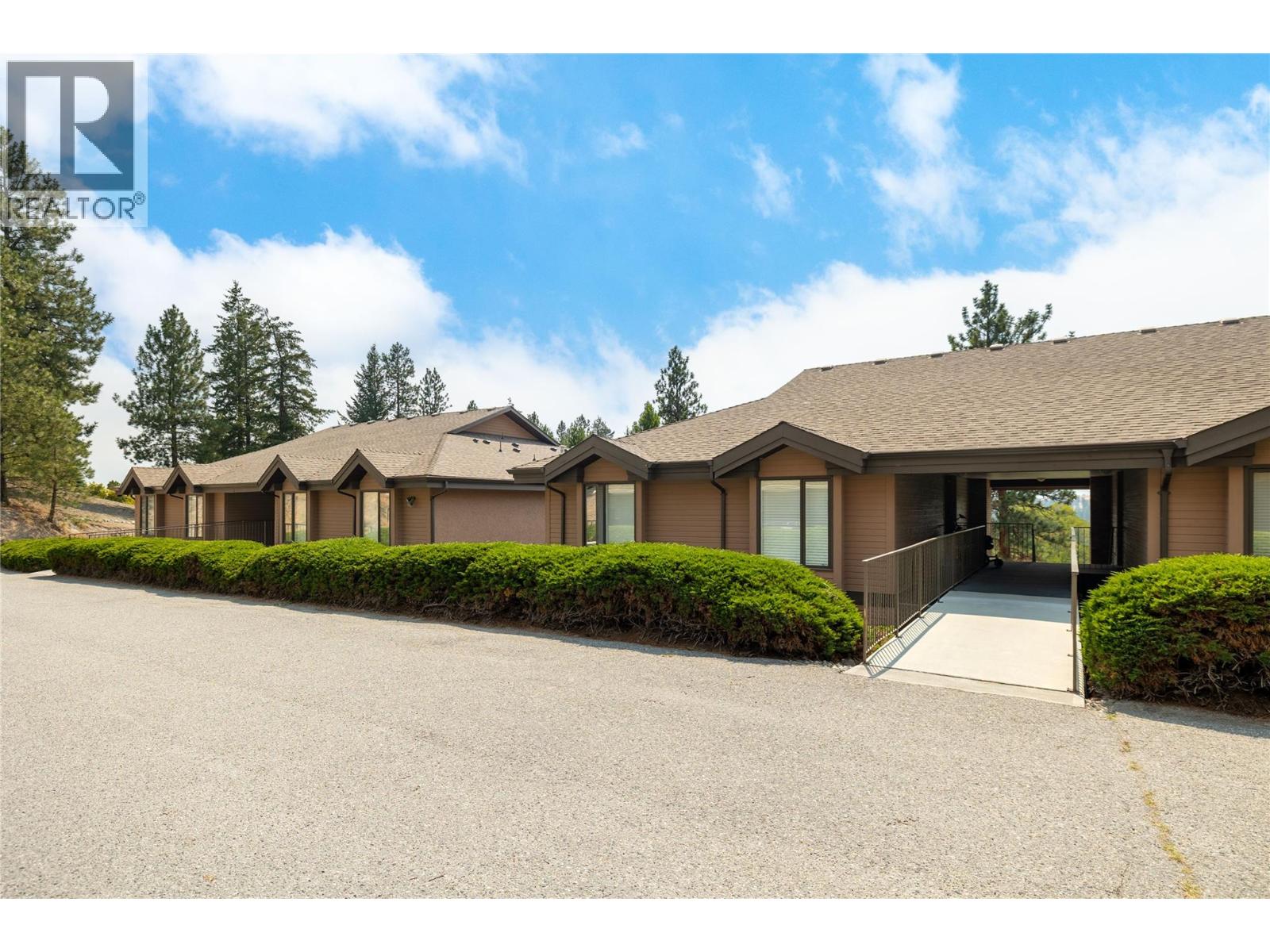  2226 Golf Course Drive, West Kelowna