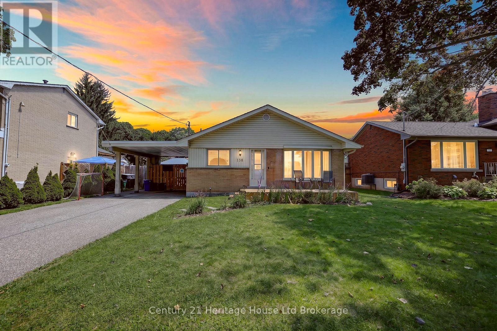 138 LYNDALE CRESCENT