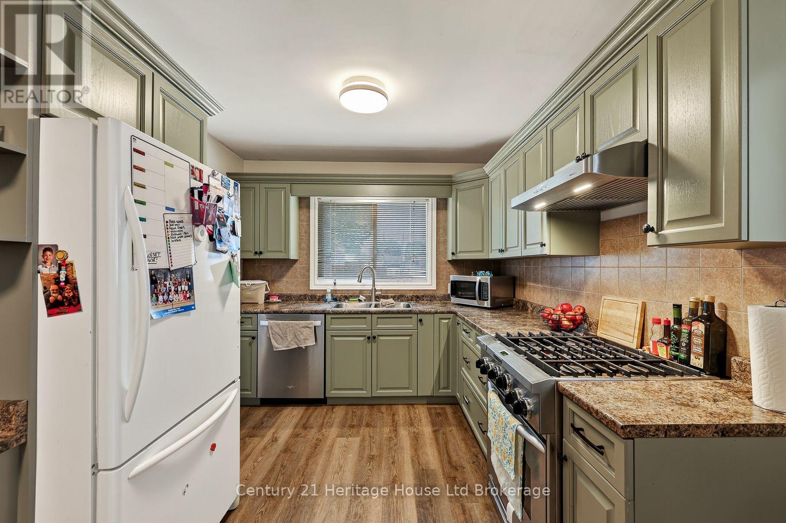 138 LYNDALE CRESCENT - Image 16