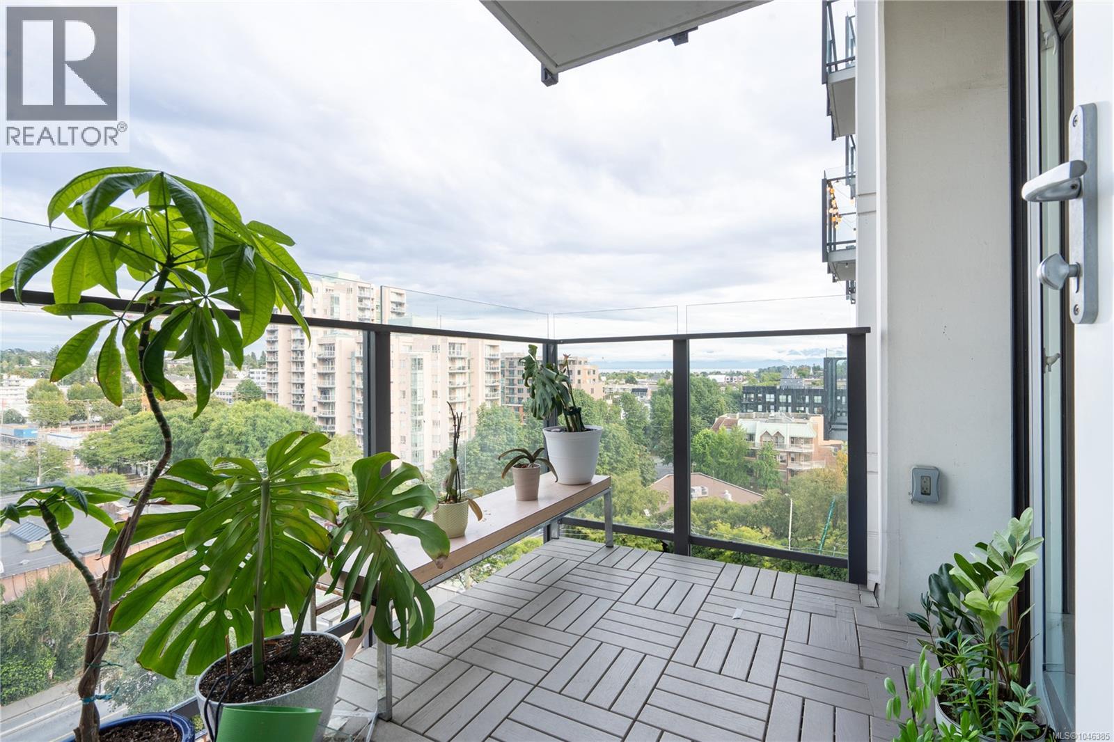 #806 960 Yates St - 14