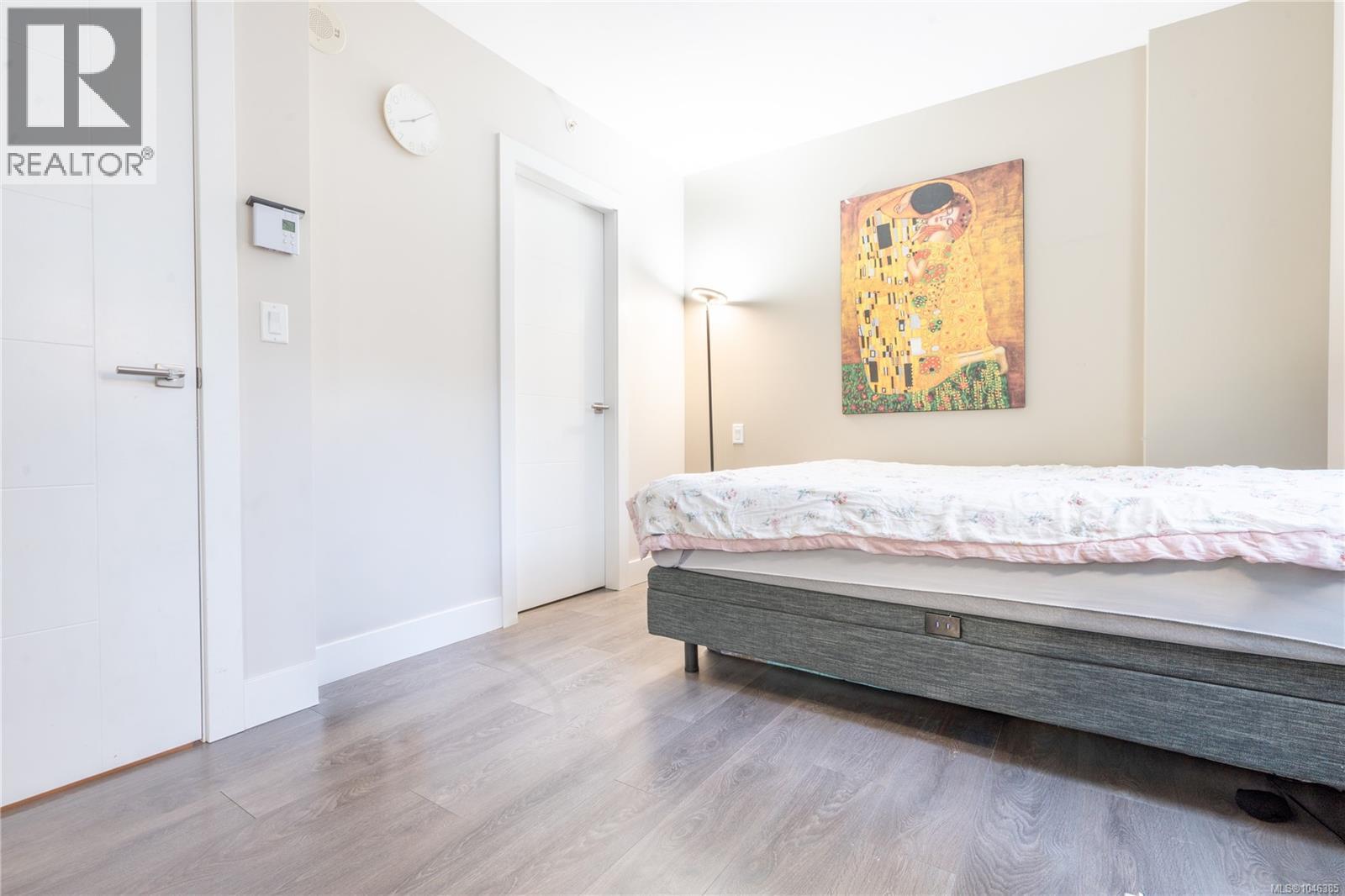 #806 960 Yates St - 24