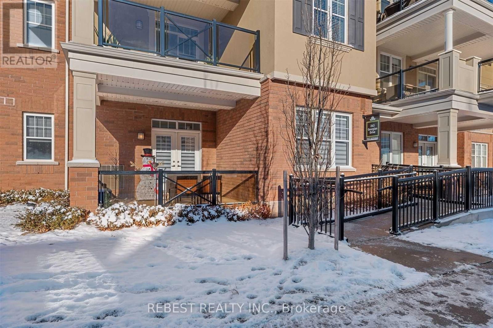 #108 263 Georgian Drive, Oakville (RO River Oaks), Ontario, L6H0L2, Oakville (RO River Oaks), Ontario — photo 4 of 5