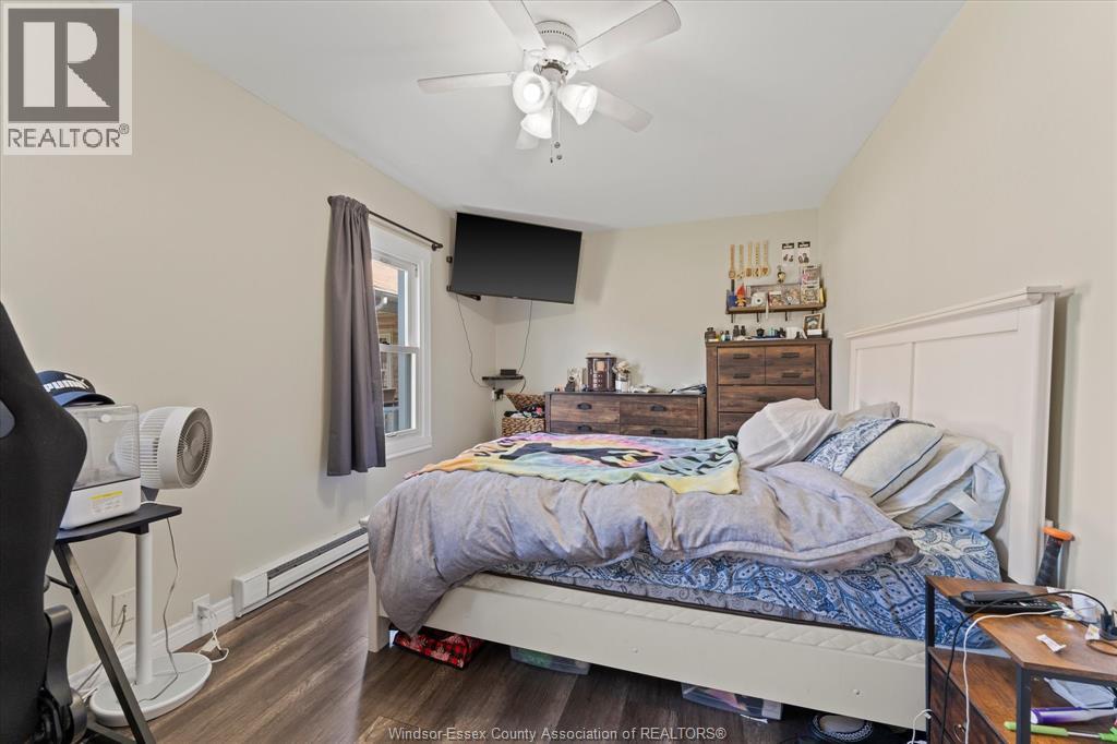 1564 LANGLOIS AVENUE - 12