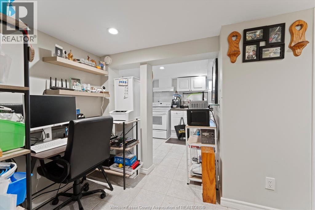 1564 LANGLOIS AVENUE - 32