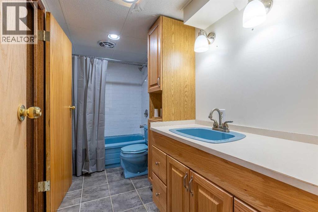 1005 17 Street N - Image 30