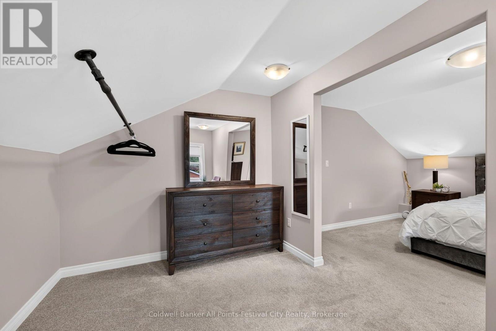 85 CAMBRIA ROAD N - 36