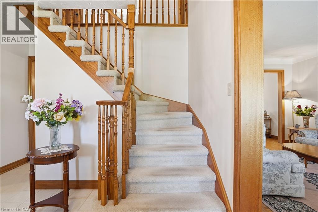 11 GREENBRIAR Court, Welland — photo 2