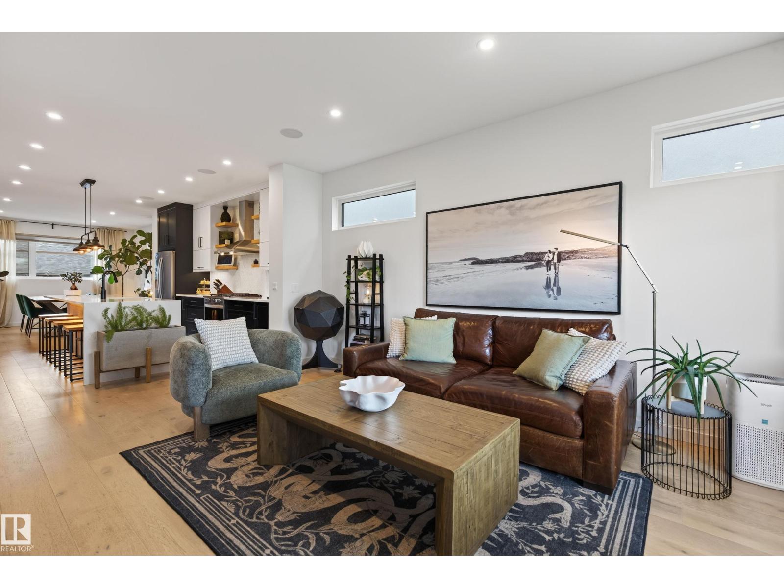 10155 84 ST NW - 5