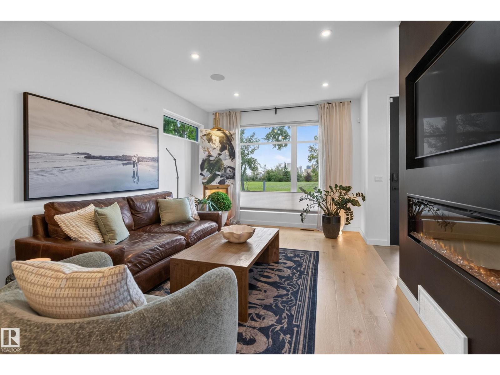 10155 84 ST NW - 7