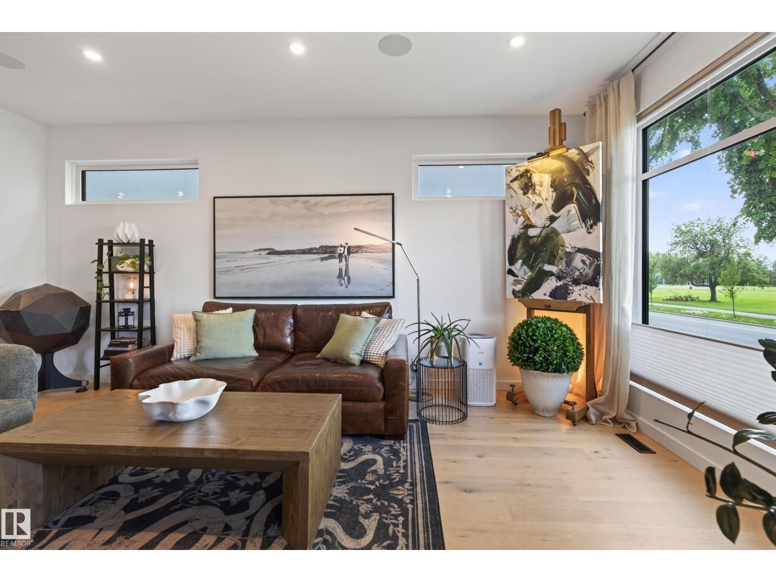 10155 84 ST NW - 6