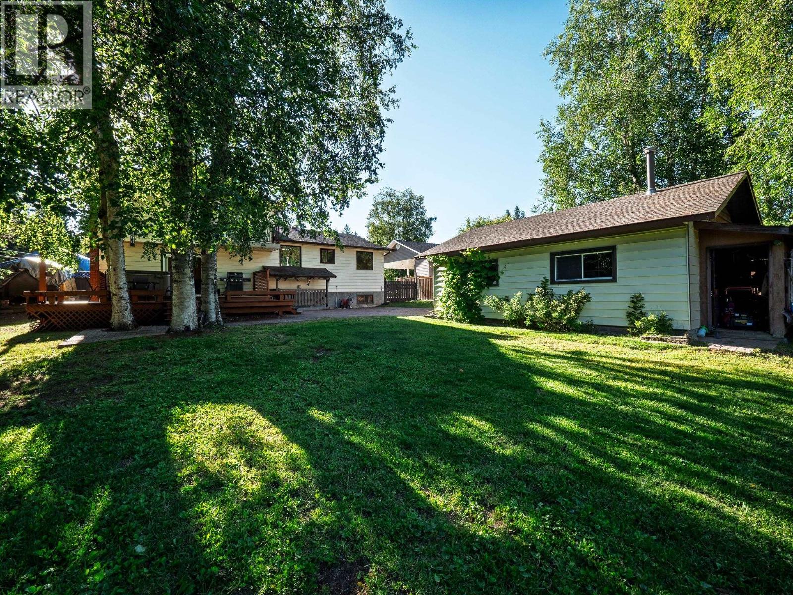 Living room of 2786 WILDWOOD CRESCENT · Prince George, BC