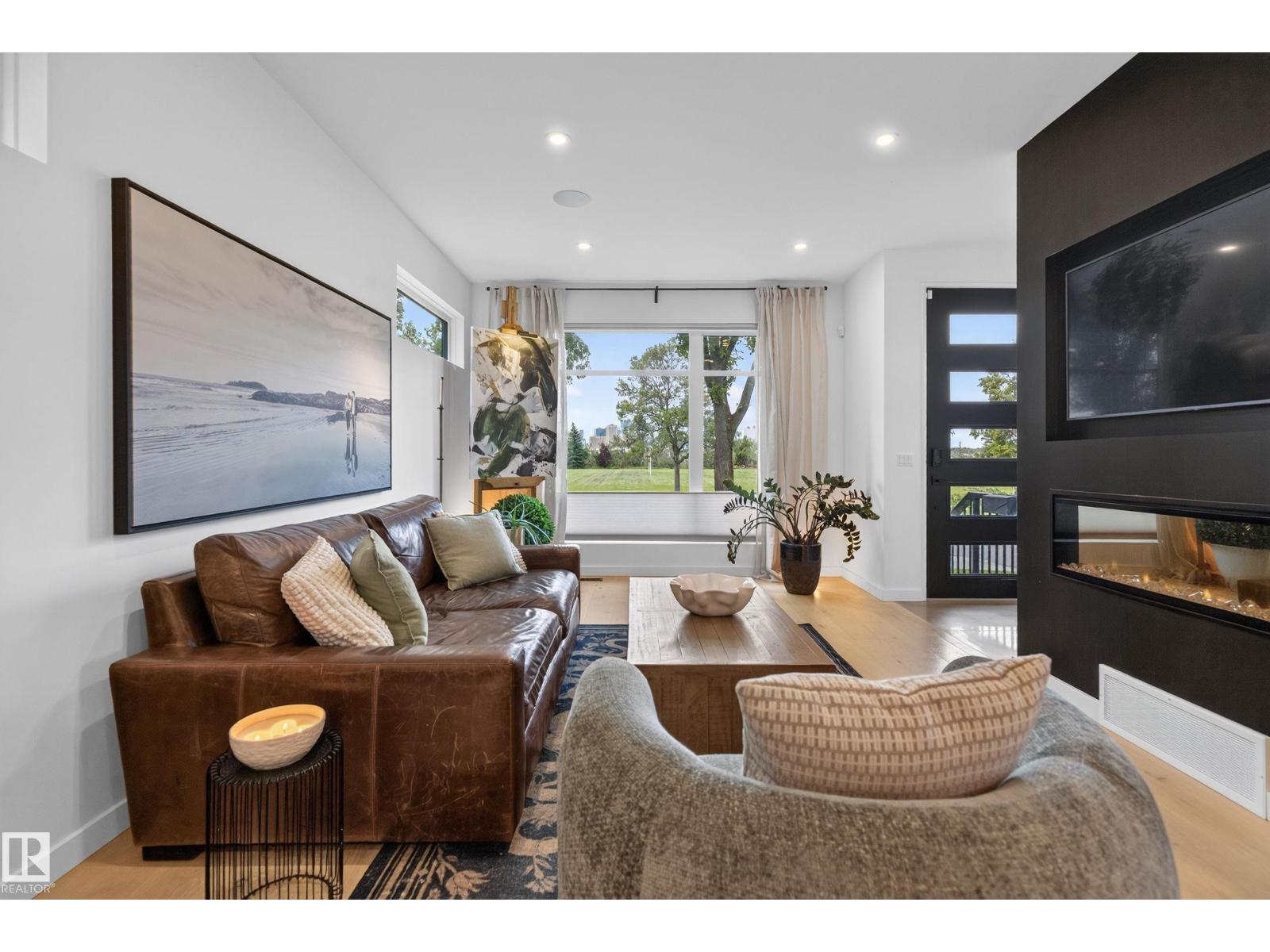 10155 84 ST NW - 10
