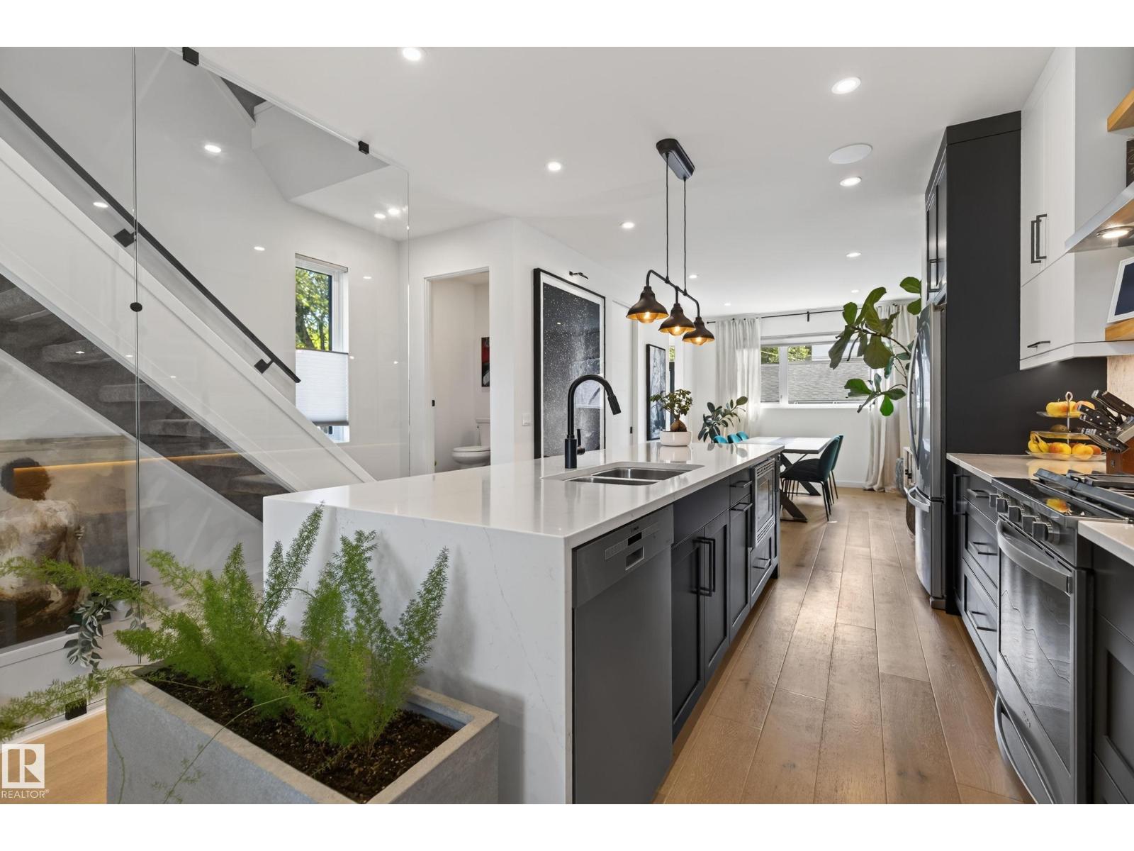 10155 84 ST NW - 13