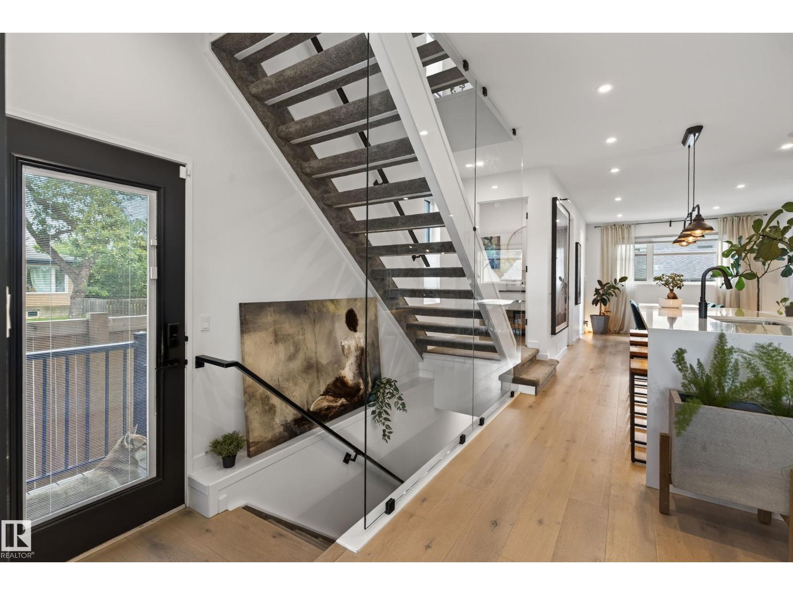 10155 84 ST NW - 25