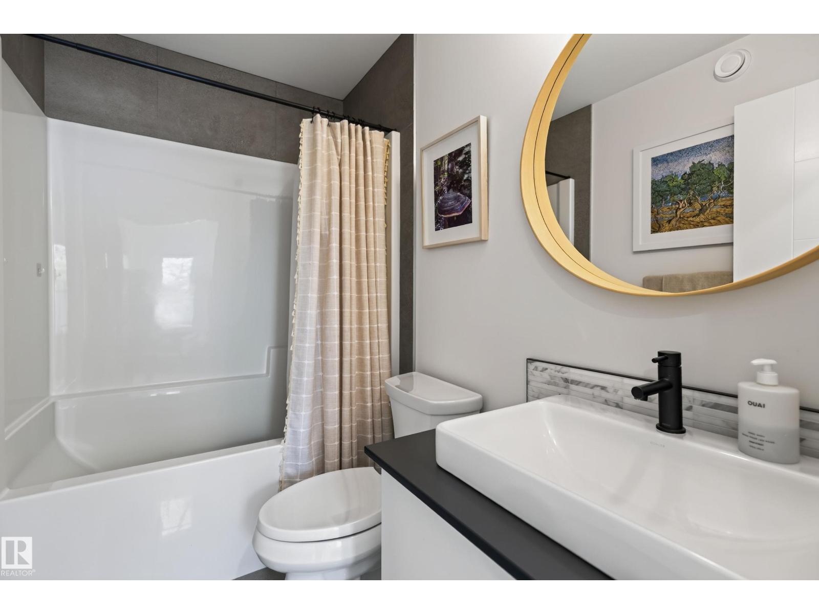 10155 84 ST NW - 32