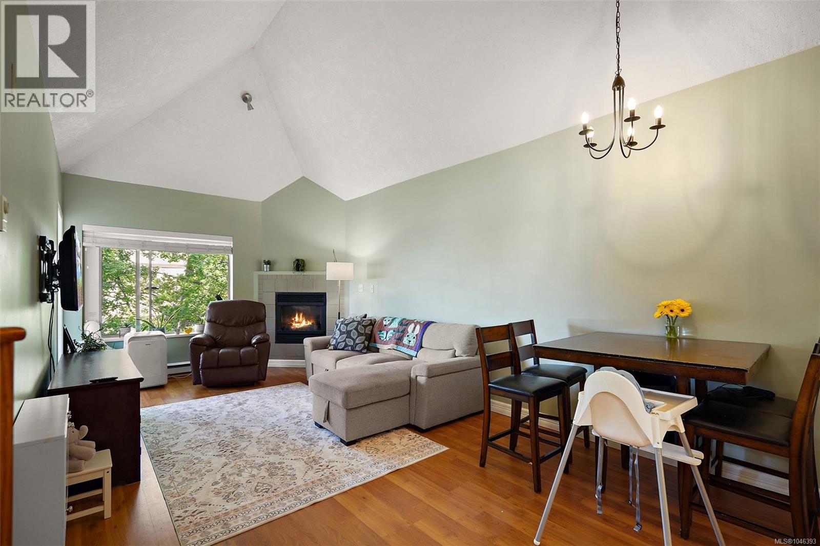 #306 3400 Quadra St - 5