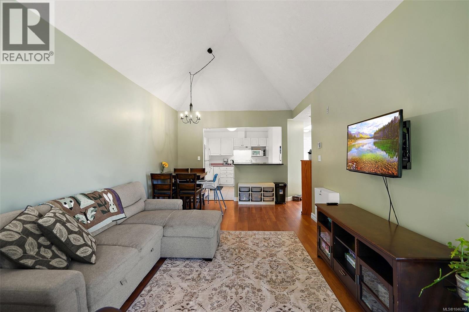 #306 3400 Quadra St - 6