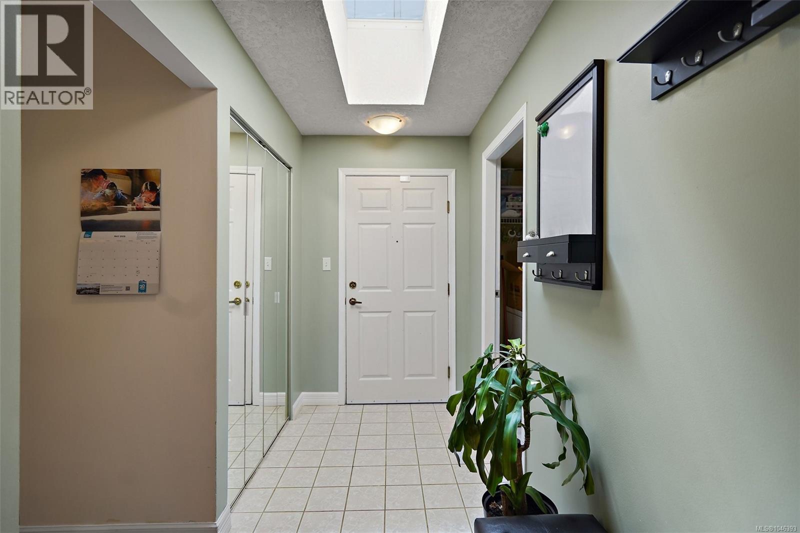 #306 3400 Quadra St - 16
