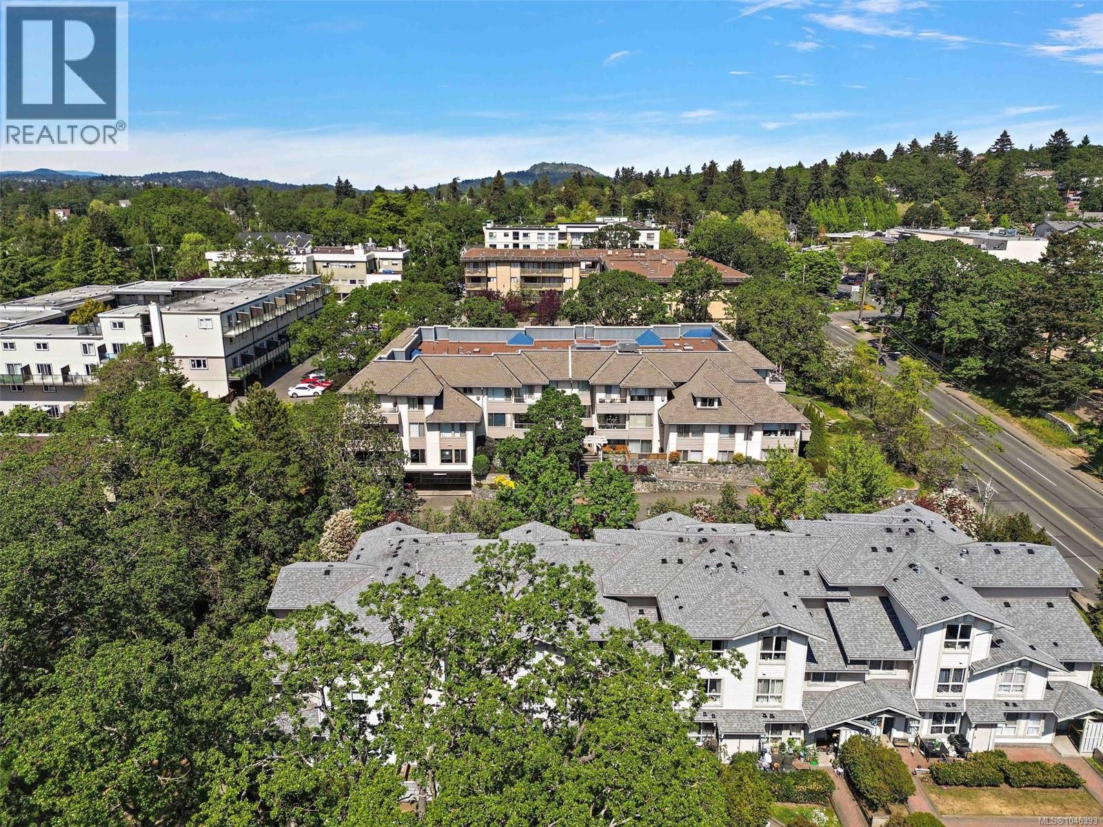 #306 3400 Quadra St - 22