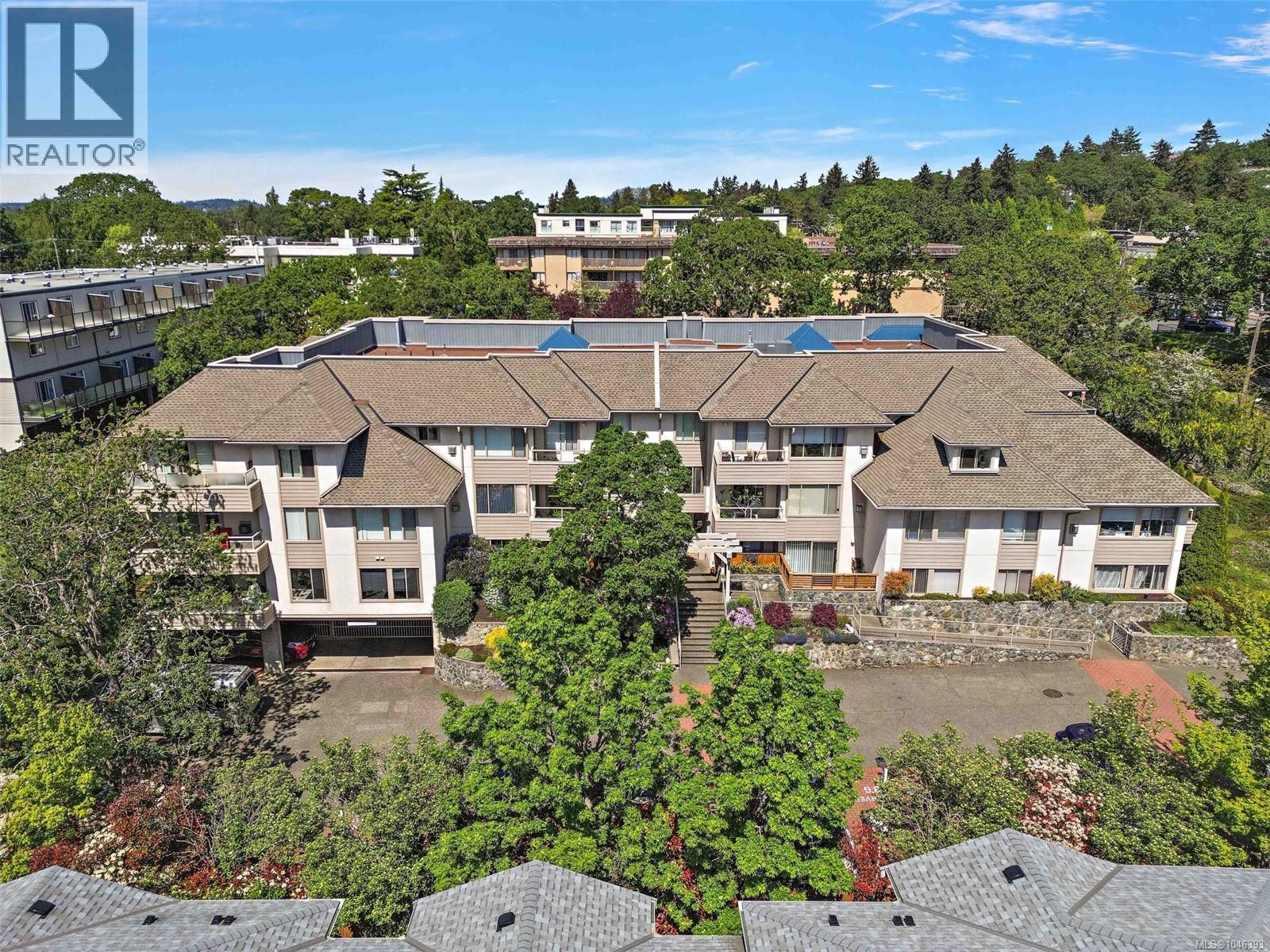 #306 3400 Quadra St - 21
