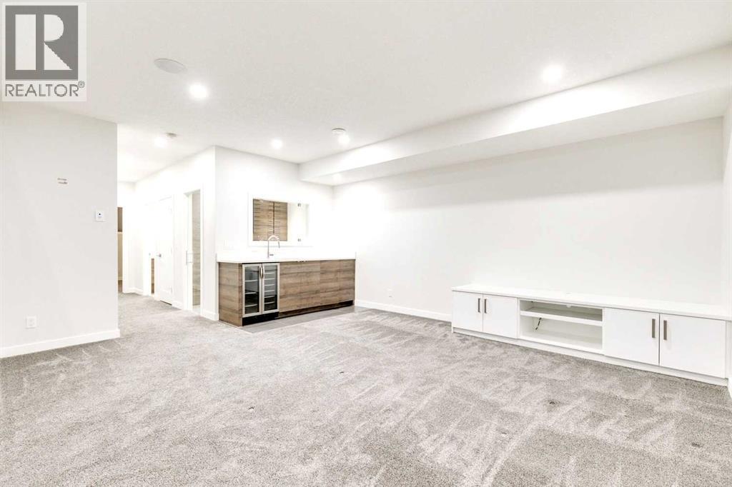 2039 44 Avenue SW - Image 39