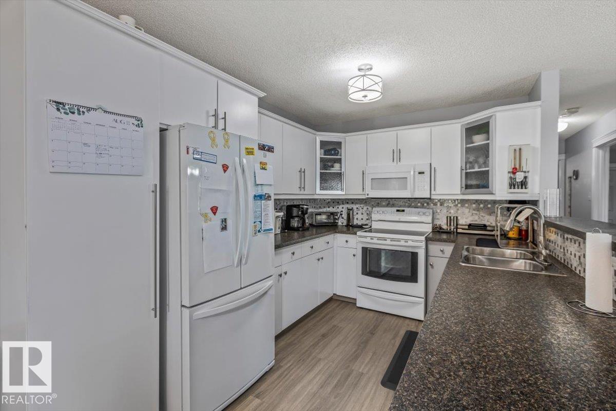 10021 106 ST - Image 13