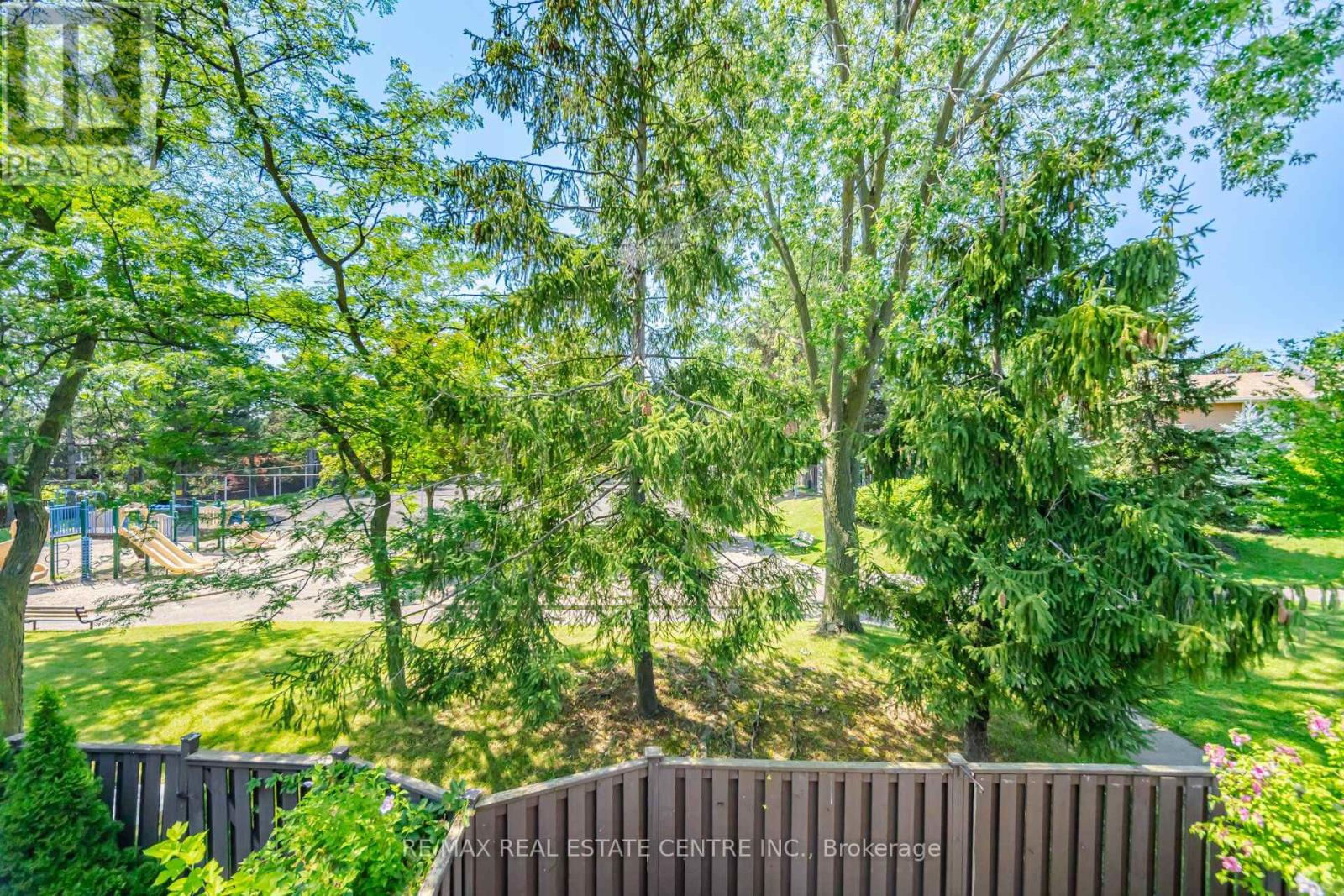 #177 1951 RATHBURN ROAD E - 26