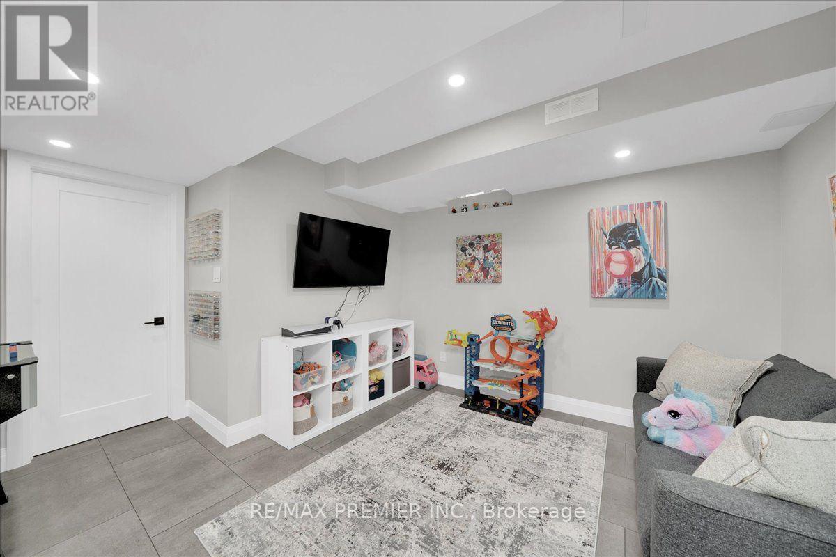 23 BERRYDOWN DRIVE - 42