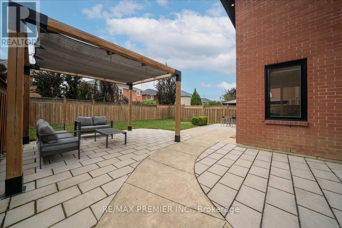 23 BERRYDOWN DRIVE - 44