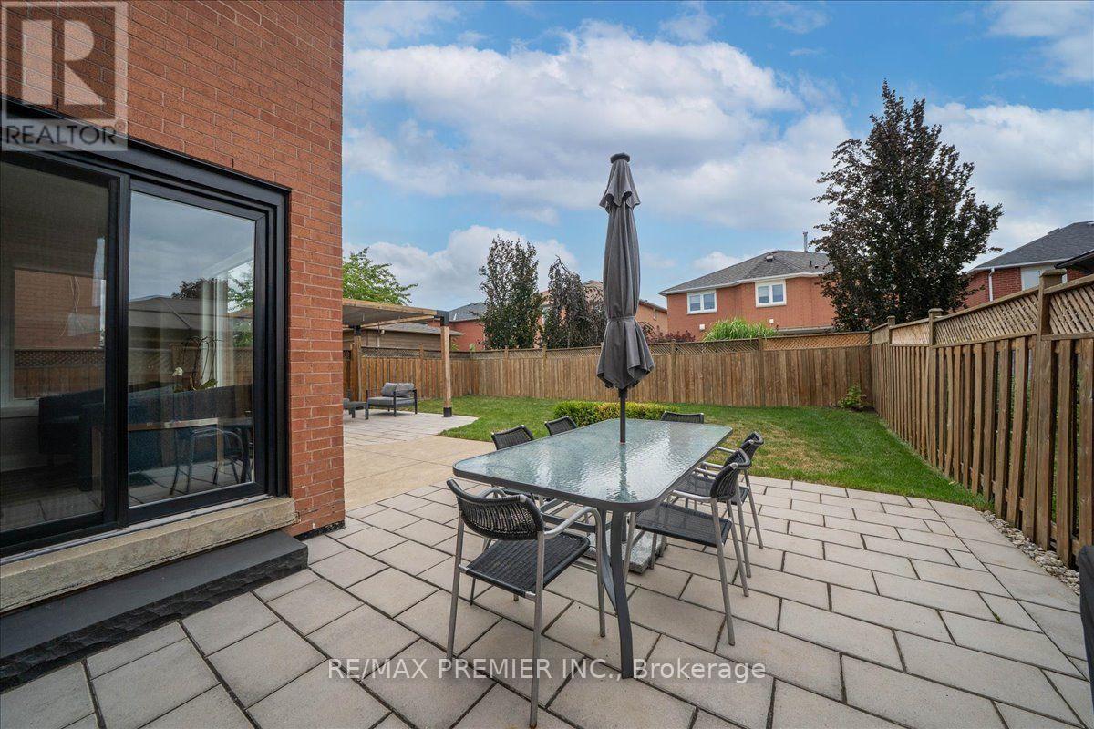 23 BERRYDOWN DRIVE - 47