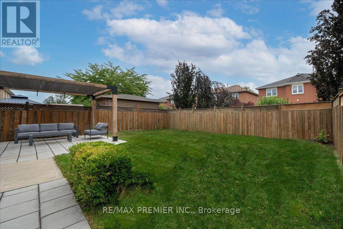 23 BERRYDOWN DRIVE - 48