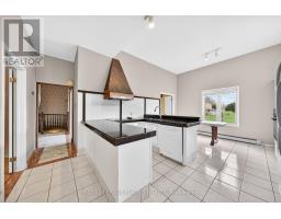 Family room - 213 Stone Church Road W, Hamilton, ON L9B1A2 Photo 12