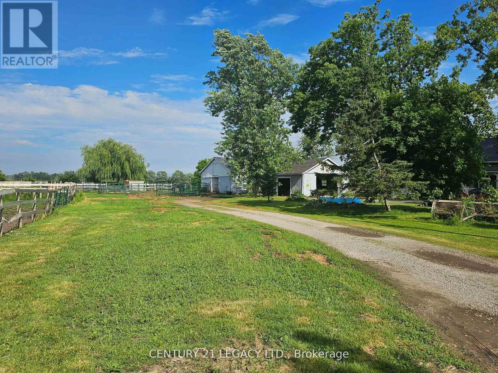 2569 BERTIE ROAD - 10