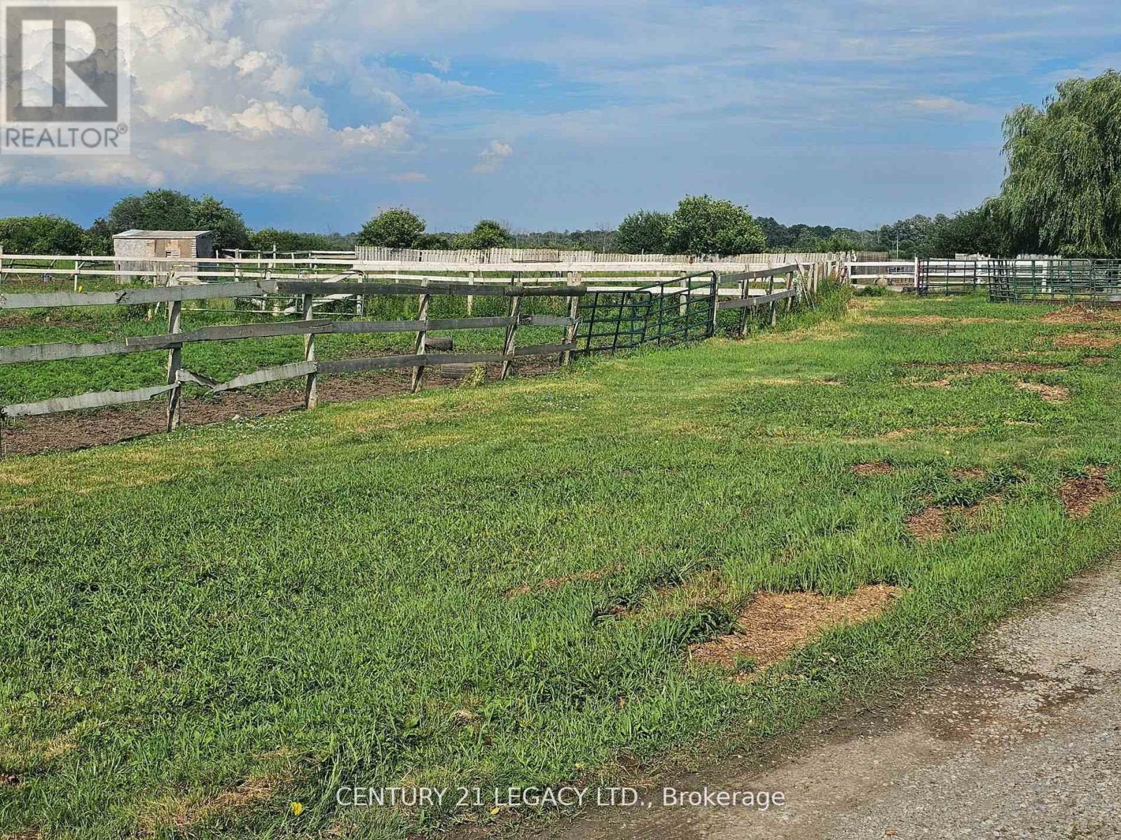 2569 BERTIE ROAD - 5