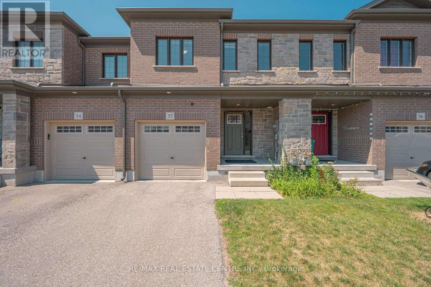 35 - 135 HARDCASTLE DRIVE — photo 2